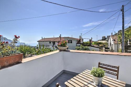 Scala Villa Sleeps 4 Air Con
