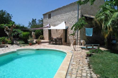 Scicli Villa Sleeps 4 Pool Wifi