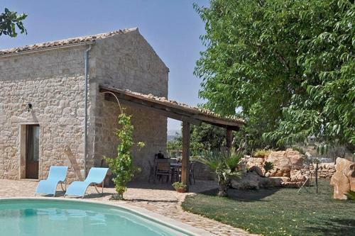 Scicli Villa Sleeps 4 Pool Wifi