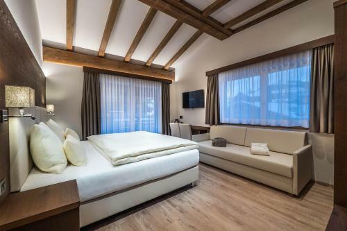 Hotel Arya Alpine Lodge
