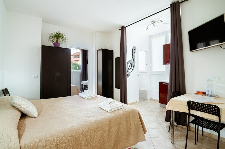 Hostal "6 In Centro" Guest House