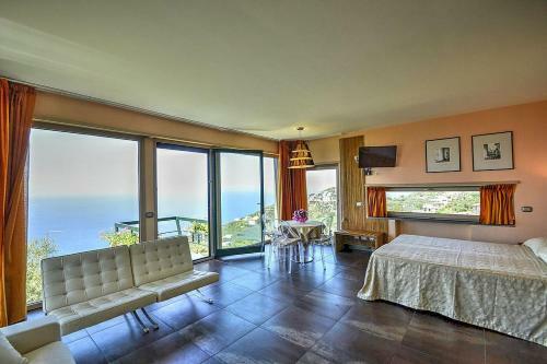 Sant'agata Sui Due Golfi Villa Sleeps 24 Pool Wifi