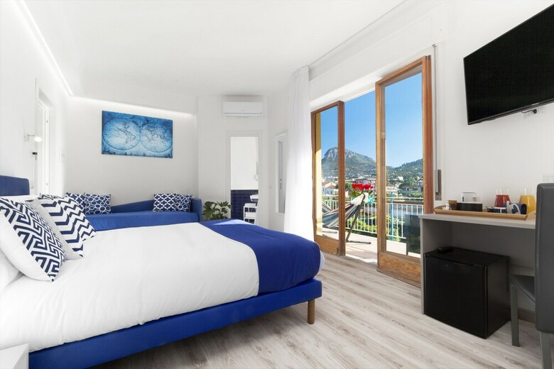 Hostal Sirocco Suites