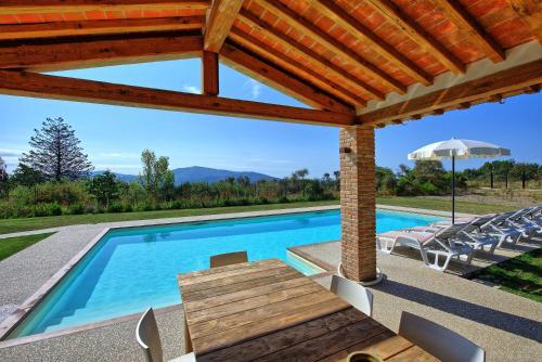 Gambaroncia Villa Sleeps 10 Pool Wifi