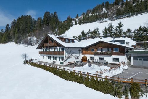 Hostal Kedul Alpine Lodge