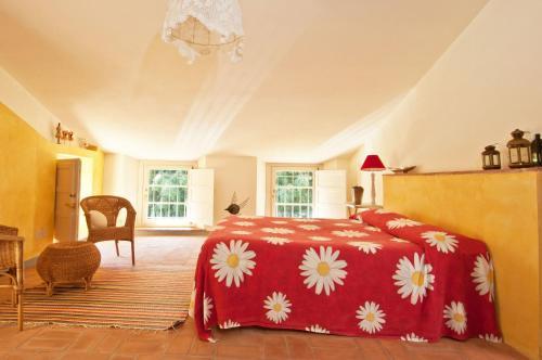 Montebello Villa Sleeps 11 Wifi