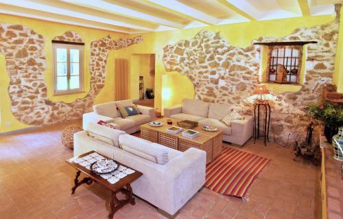 Montebello Villa Sleeps 11 Wifi