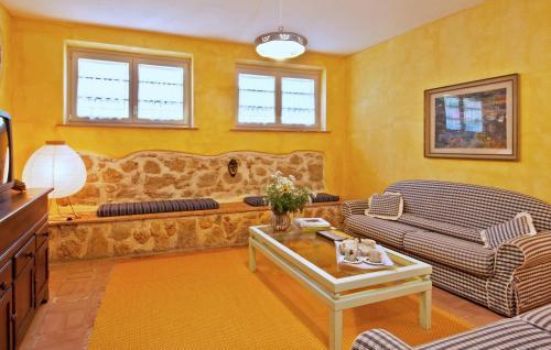 Montebello Villa Sleeps 11 Wifi