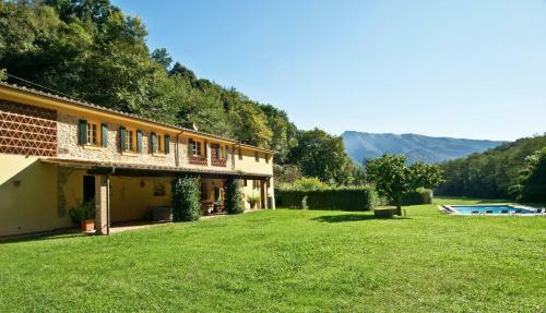 Montebello Villa Sleeps 11 Wifi