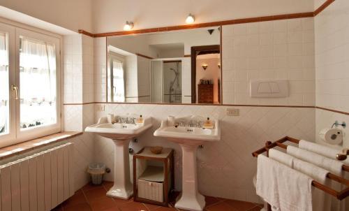 Montebello Villa Sleeps 8 Wifi
