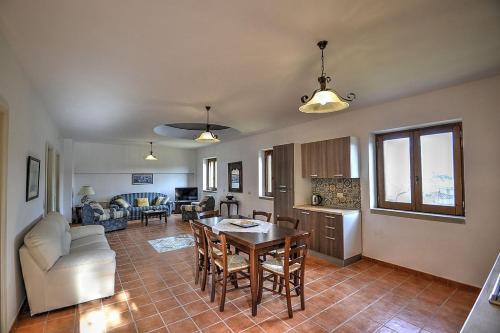 Santa Maria Villa Sleeps 8 Wifi