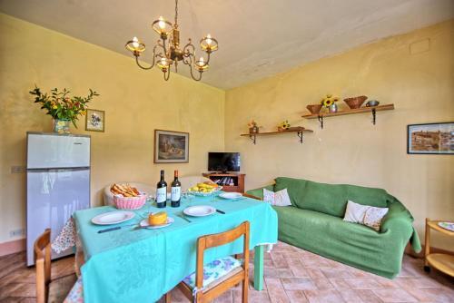 San Gimignano Apartment Sleeps 4