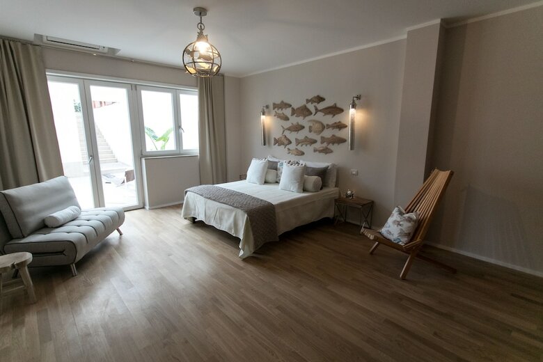 Love & Fama Hotel
