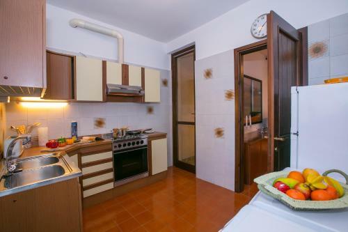 Sala Comacina Apartment Sleeps 3