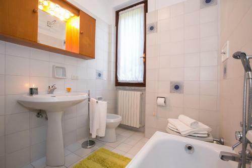 Sala Comacina Apartment Sleeps 3