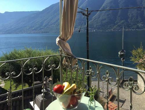Colonno Villa Sleeps 8