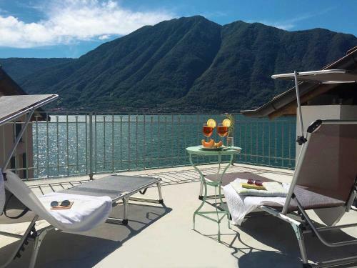 Colonno Villa Sleeps 8