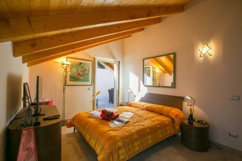 Colonno Apartment Sleeps 6 Pool