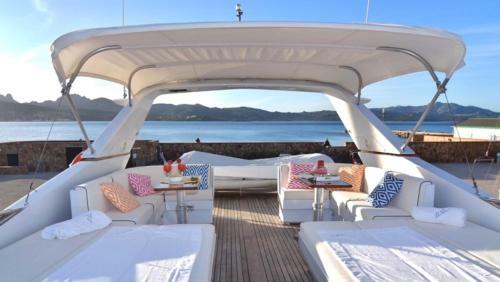 Hotel Luxury Boat