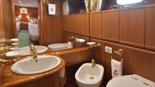 Hotel Luxury Boat