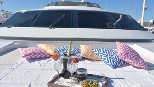 Hotel Luxury Boat