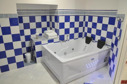 Hostal Salerno Costa D'amalfi Suite