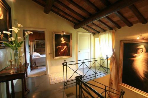 Villa-napoleone-near-florence-with-pool