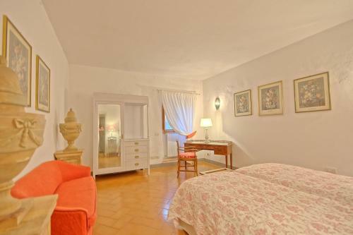 San Donato In Collina Apartment Sleeps 12