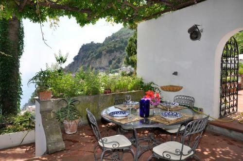Positano Villa Sleeps 6 Wifi