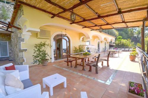Positano Villa Sleeps 8 Pool Air Con Wifi