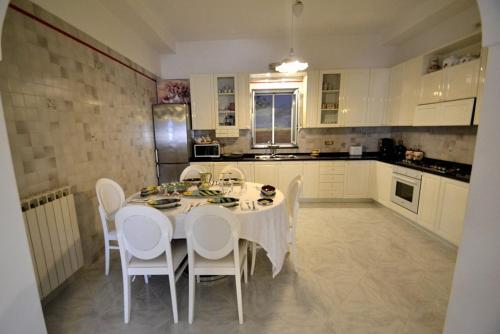 Positano Villa Sleeps 8 Pool Air Con Wifi