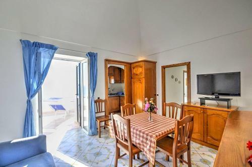 Positano Villa Sleeps 4 Air Con