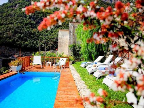 Positano Villa Sleeps 8 Pool Wifi