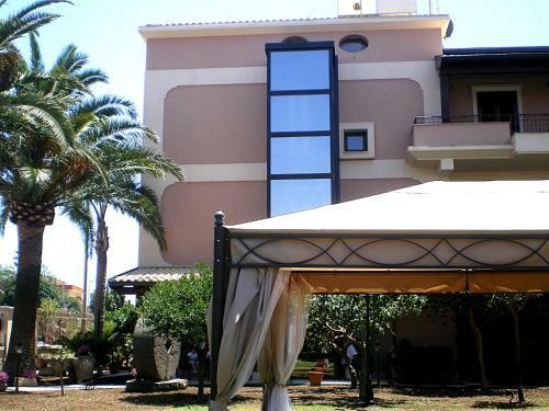 Sicily In- Residence Sea Garden