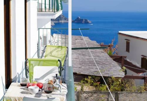 Praiano Apartment Sleeps 5 T721480