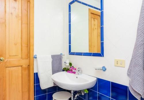 Praiano Apartment Sleeps 2 T721483