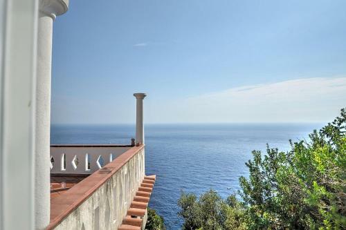 Praiano Villa Sleeps 6 Air Con Wifi