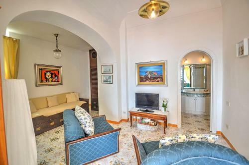 Praiano Villa Sleeps 6 Air Con Wifi