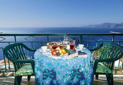 Praiano Apartment Sleeps 4 T721537