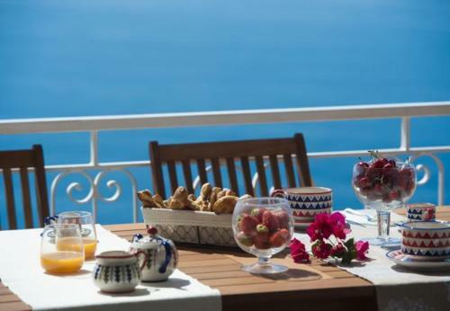 Praiano Apartment Sleeps 4 T721497