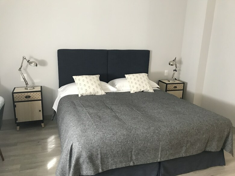 Hostal Dimora 16 Rooms & Garden