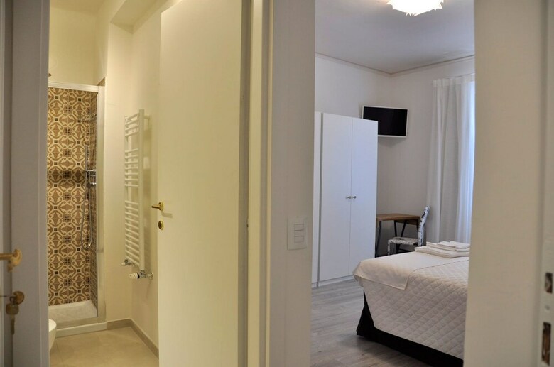 Hostal Dimora 16 Rooms & Garden