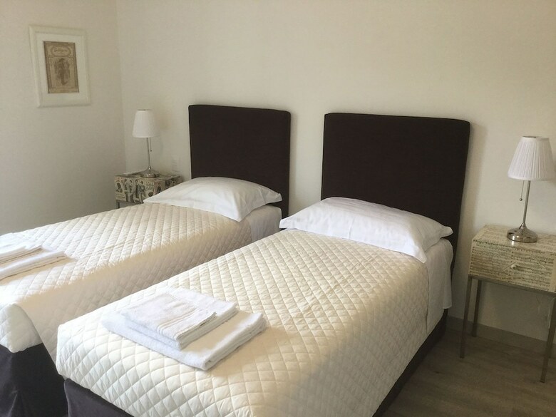 Hostal Dimora 16 Rooms & Garden