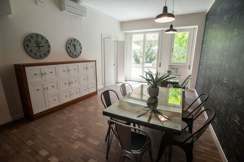 Hostal Dimora 16 Rooms & Garden