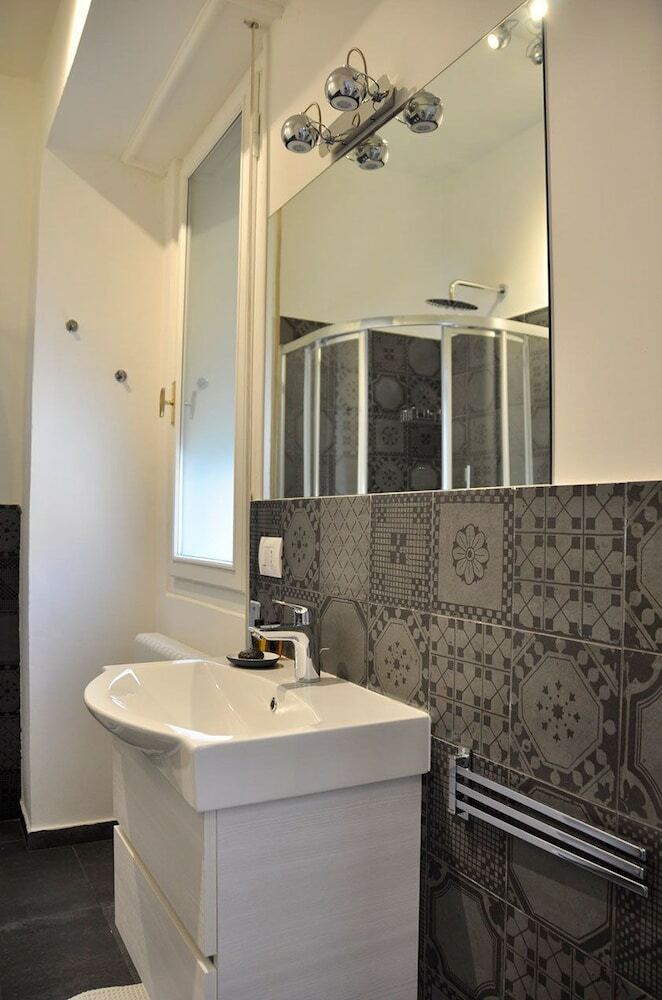 Hostal Dimora 16 Rooms & Garden