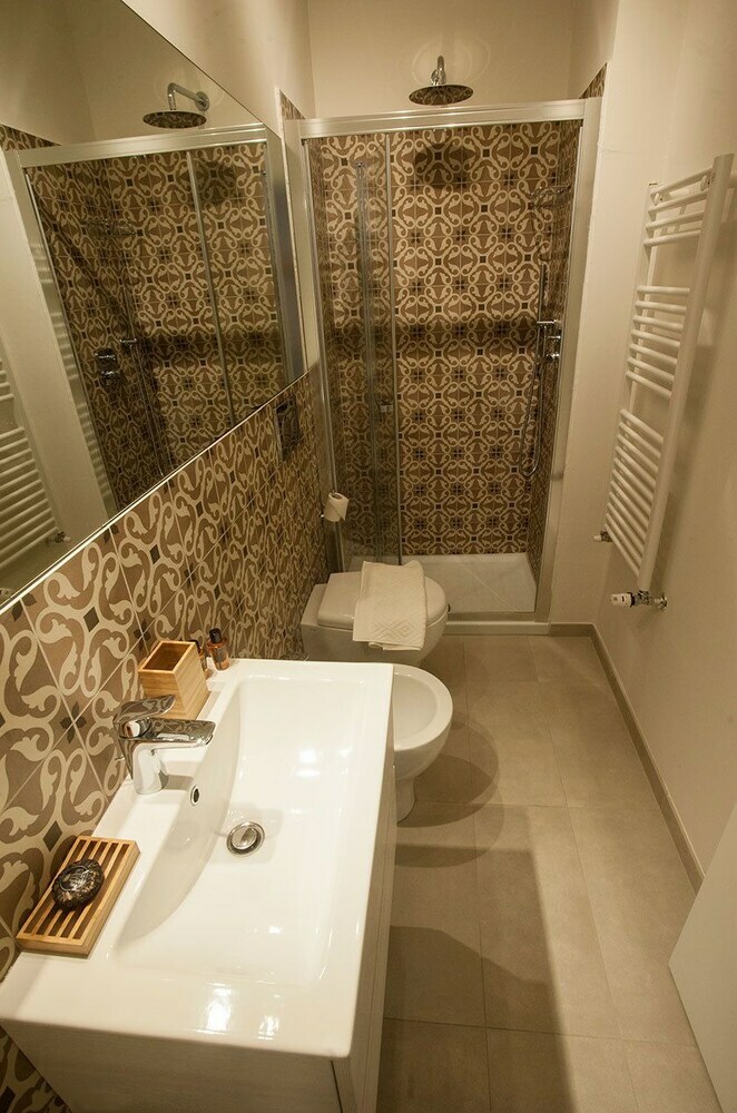 Hostal Dimora 16 Rooms & Garden