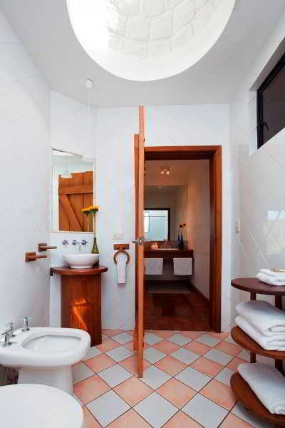 El Crater Hotel