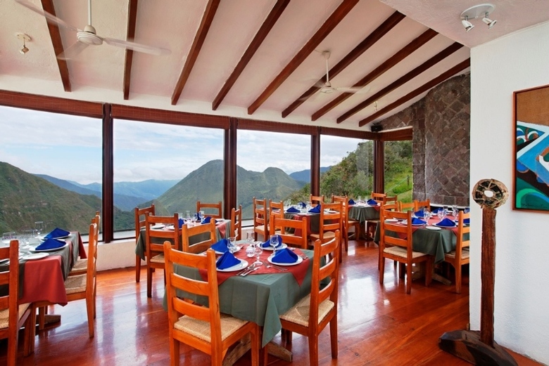 El Crater Hotel