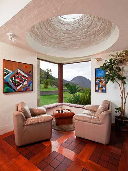 El Crater Hotel