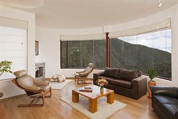 El Crater Hotel